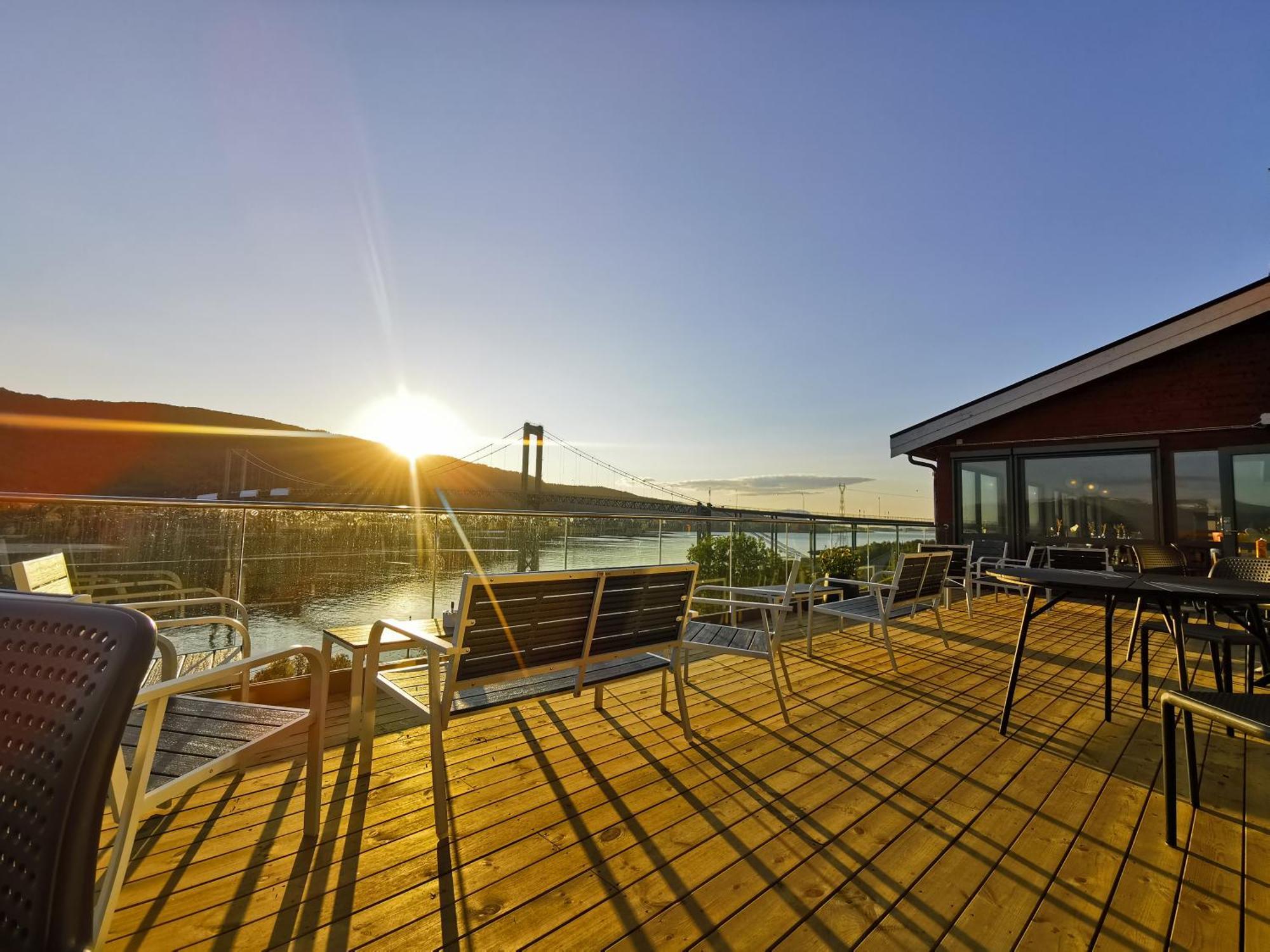 Tjeldsundbrua Hotel Skanland Esterno foto